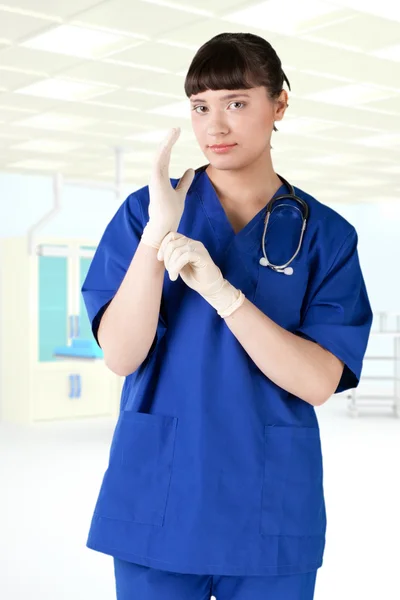 Moderní nemocnice mladá dívka doktor — Stock fotografie