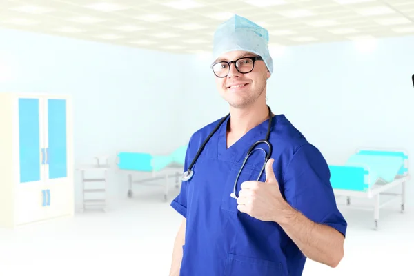 Современный врач больницы — стоковое фото