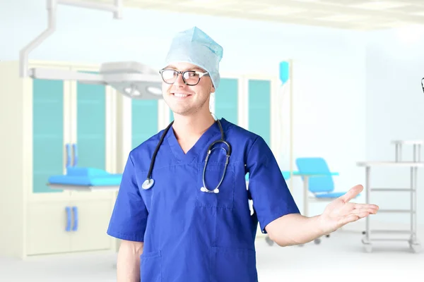 Modern hastane genç adam doktor — Stok fotoğraf