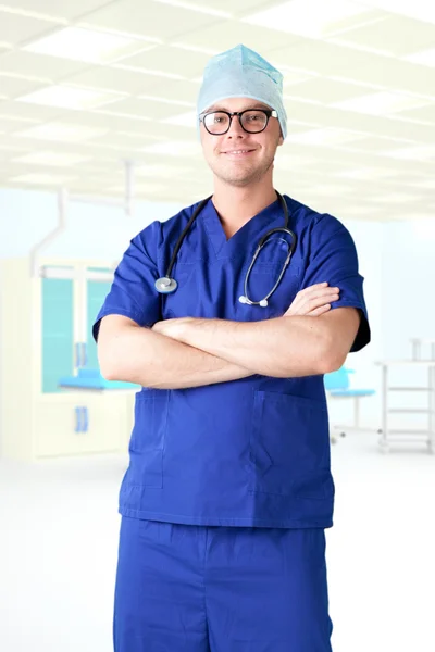 Moderna sjukhus ung läkare — Stockfoto
