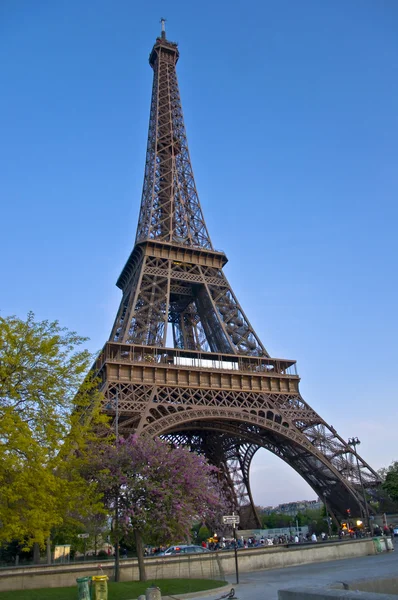 Torre Eiffel por la tarde —  Fotos de Stock