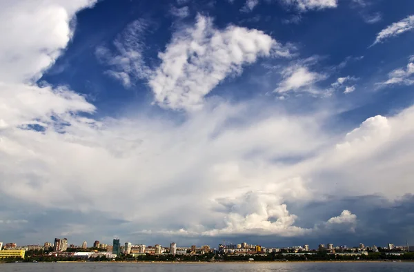 Cielo con nubes de tormenta Imagen de archivo