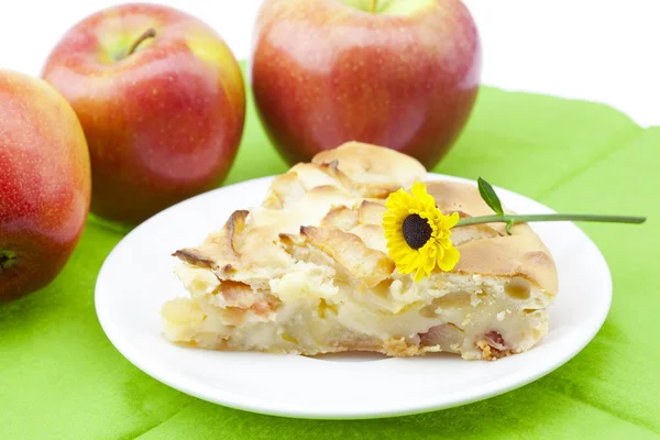 Äppelpaj med en blomma och äpple — Stockfoto