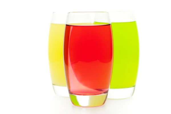 Tre cocktail colorati isolati su bianco — Foto Stock