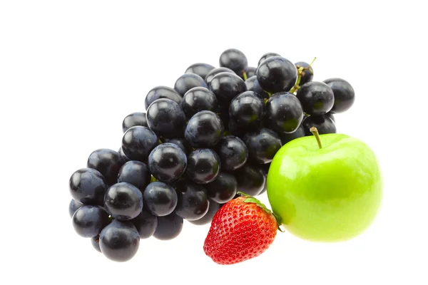 ブドウ、イチゴ、白で隔離されるアップル — ストック写真