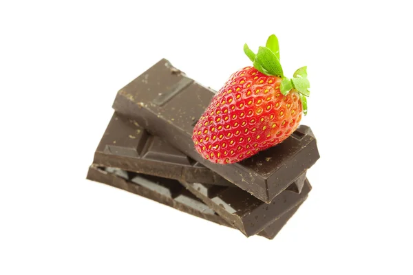 Izole üzerine beyaz çikolata çilek — Stok fotoğraf