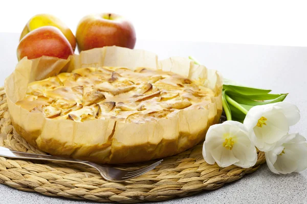 Jablečný koláč apple a květina — Stock fotografie