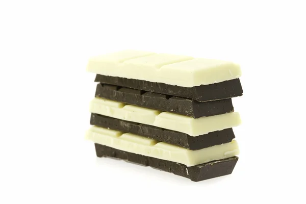 Chocolate negro y blanco aislado en blanco — Foto de Stock