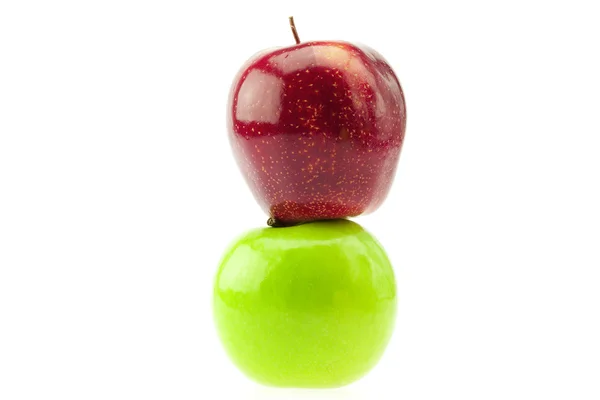 Duas maçãs isoladas em branco — Fotografia de Stock
