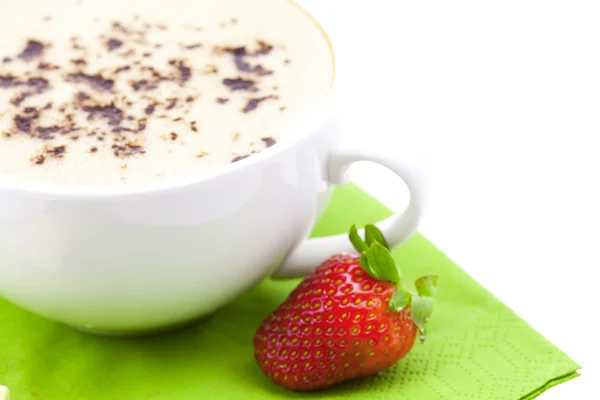 Cappuccino com chocolate e morangos isolados em branco — Fotografia de Stock