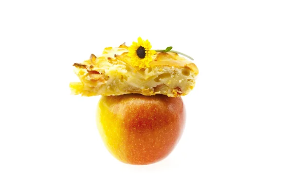 Bit äppelpaj på äpple isolerad på vit — Stockfoto