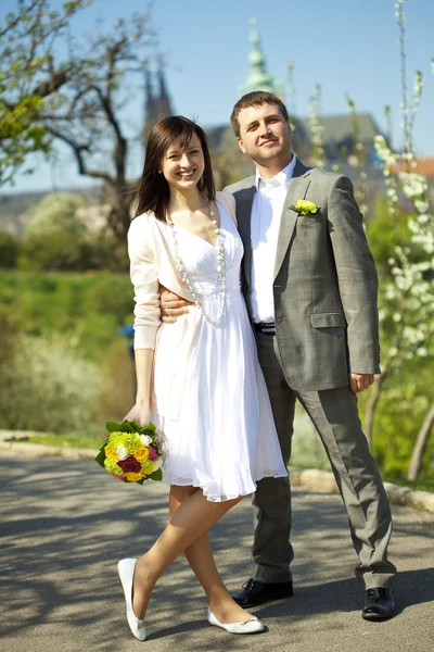 Just married on the nature — Stock Photo, Image