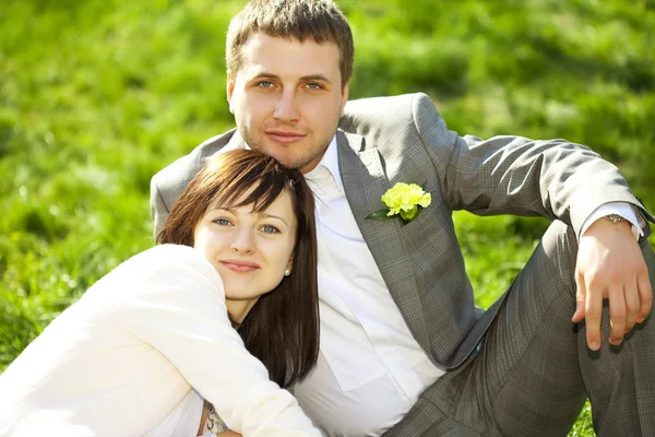 Just married on the nature — Stock Photo, Image