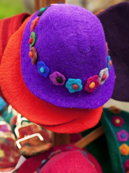 Красочные шляпы — стоковое фото