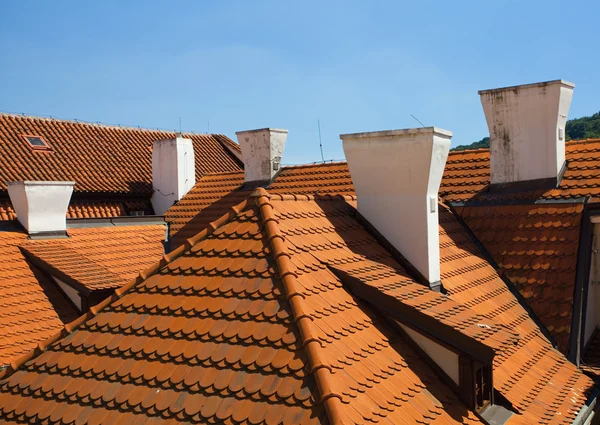 Taškové střechy proti obloze — Stock fotografie