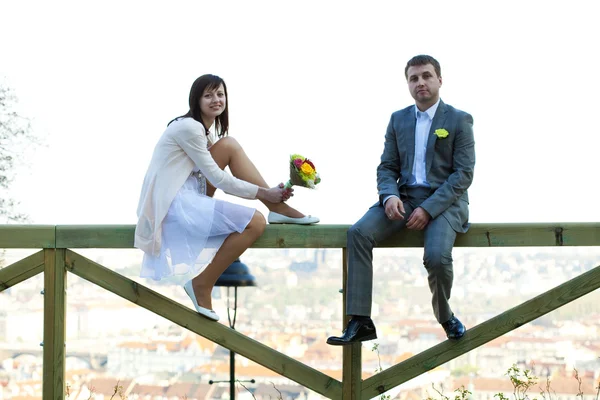 Just married against the background of Prague — Stock Photo, Image