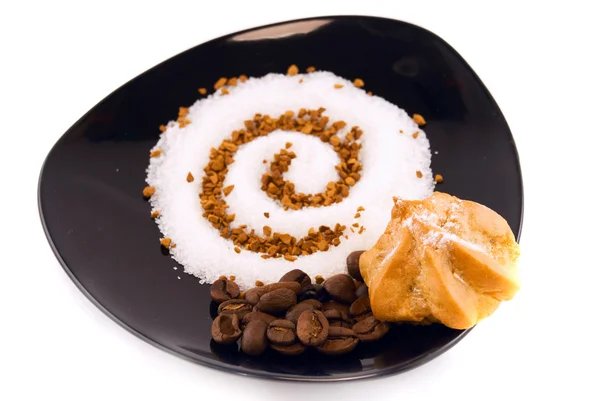 Dort a moučkový cukr na talíř izolované na bílém — Stock fotografie