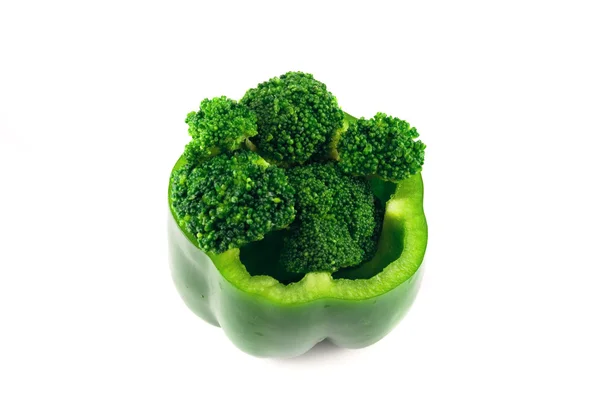 Pfeffer und Brokkoli isoliert auf weiß — Stockfoto