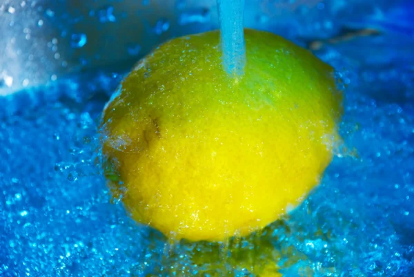 Gotas de limón y agua — Foto de Stock
