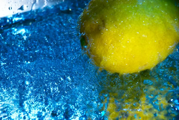 Gotas de limón y agua — Foto de Stock