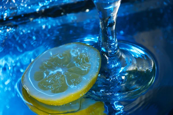 Glass of wine and lemon — Stock Photo, Image