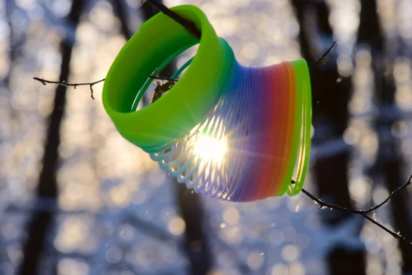Игрушечная радуга на фоне неба — стоковое фото