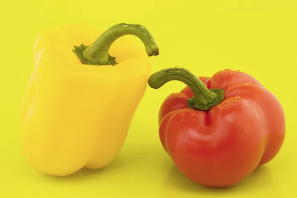 Paprika auf gelbem Hintergrund — Stockfoto