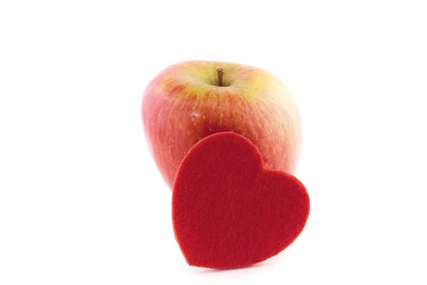 苹果与孤立在白色的心 — 图库照片