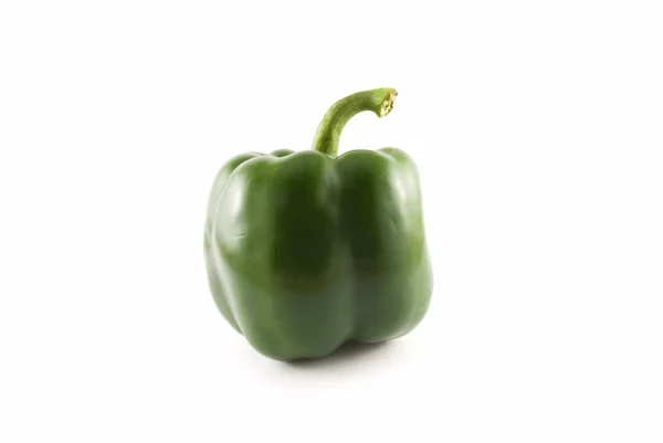 Grön paprika isolerad på vit — Stockfoto