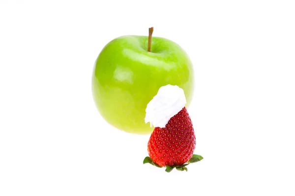 Fragola di mela e panna isolata su bianco — Foto Stock