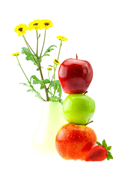 Flowers, apples and strawberries isolated on white — Stock Photo, Image
