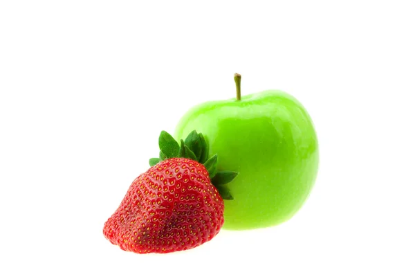 苹果和草莓上白色隔离 — 图库照片
