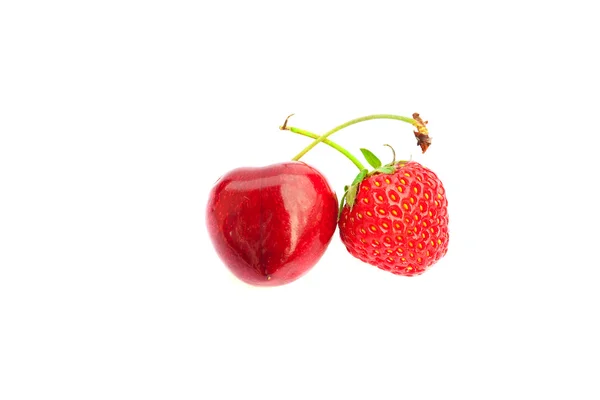 樱桃和草莓上白色隔离 — 图库照片