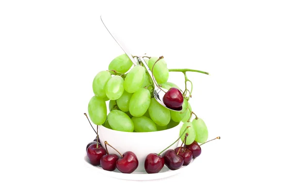 Grapes and cherries in a bowl isolated on white — Stock Photo, Image