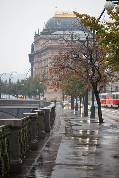 Blick auf die Stadt Prag im Regen — Stockfoto