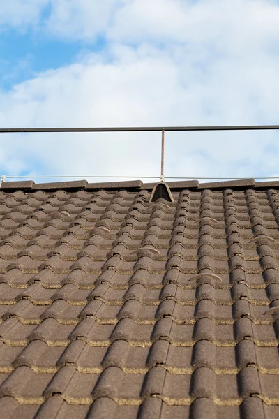 Tile roof against the sky — Stock Photo, Image