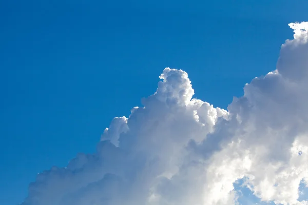 El fondo del cielo y las nubes —  Fotos de Stock