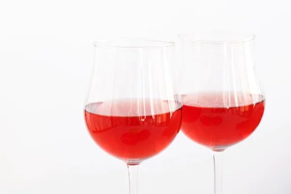 白で隔離されるワインのガラス — ストック写真