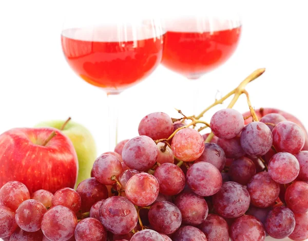 Glass of wine and a bunch of grapes isolated on white — Stock Photo, Image