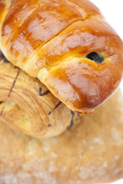Roti, gulung dengan biji opium dan gulung dengan coklat terisolasi di — Stok Foto