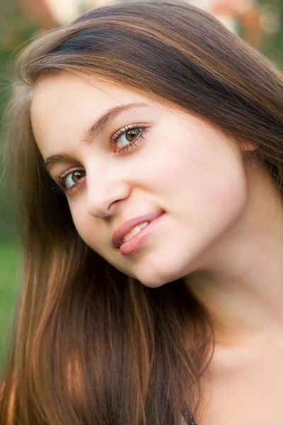 Portret kobiety nastolatek piękny odkryty — Zdjęcie stockowe
