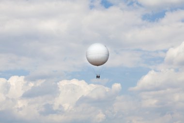 Gökyüzünde bir balon