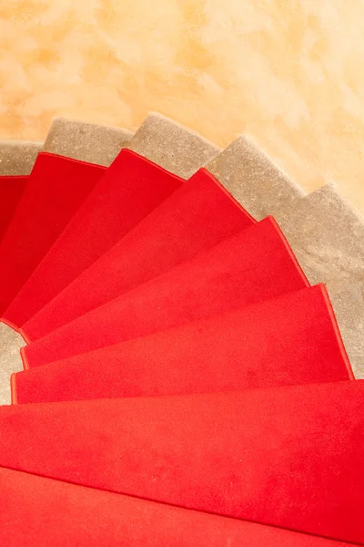 レッドカーペット付きの階段 — ストック写真
