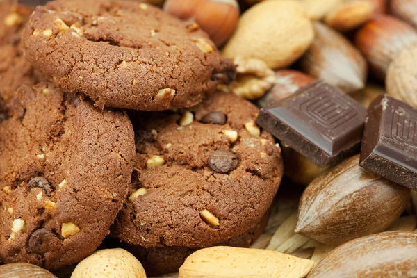 stock image Oatmeal cookies, chocolate and nuts on a wicker mat