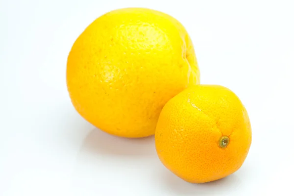 Orange et mandarin isolé sur blanc — Photo