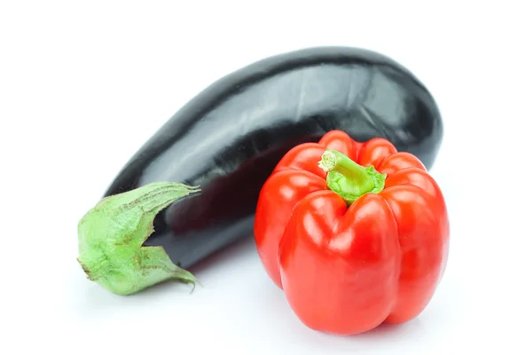 Red pepper and eggplant isolated on white — Stock Photo, Image