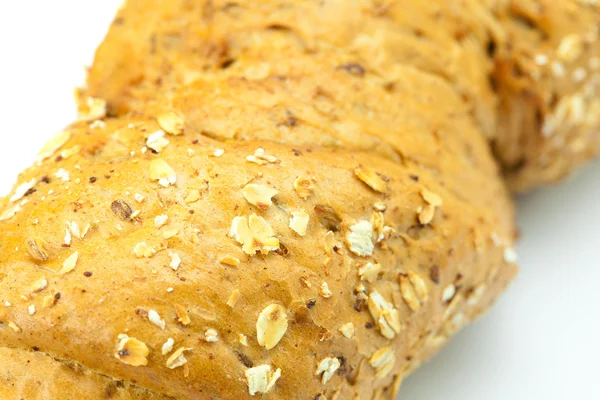 Chléb s obilovinami izolovaných na bílém — Stock fotografie