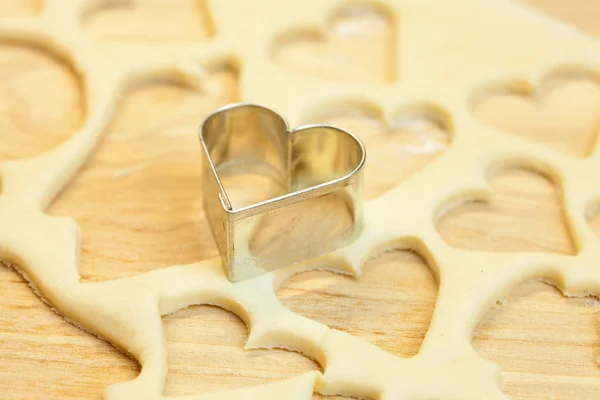 Pasta tagliata pupazzo di neve, casa, cuore e forme per biscotti — Foto Stock