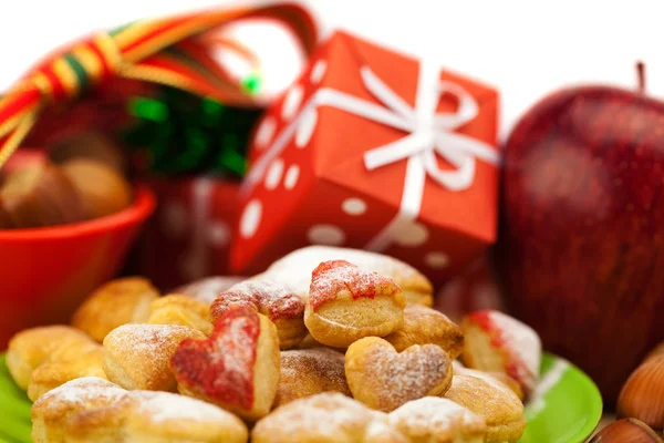 Dish, cookies, nuts, apple, bows, boxes, gifts, Christmas balls — Stock Photo, Image