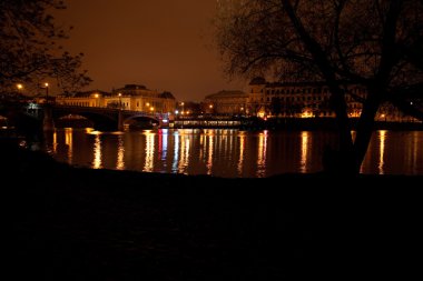 Prag sonbaharın güzel gece görünümü